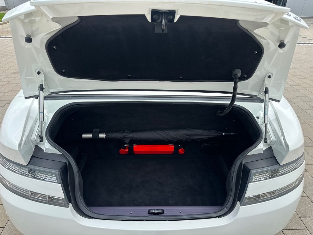 Aston Martin DB9 2011