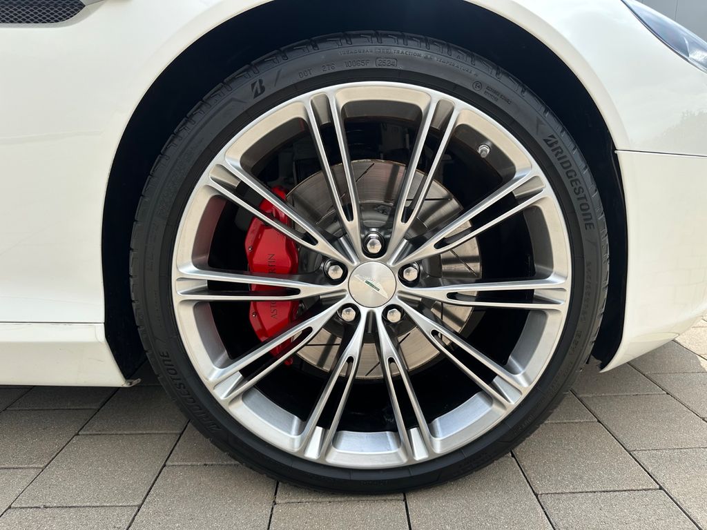 Aston Martin DB9 2011