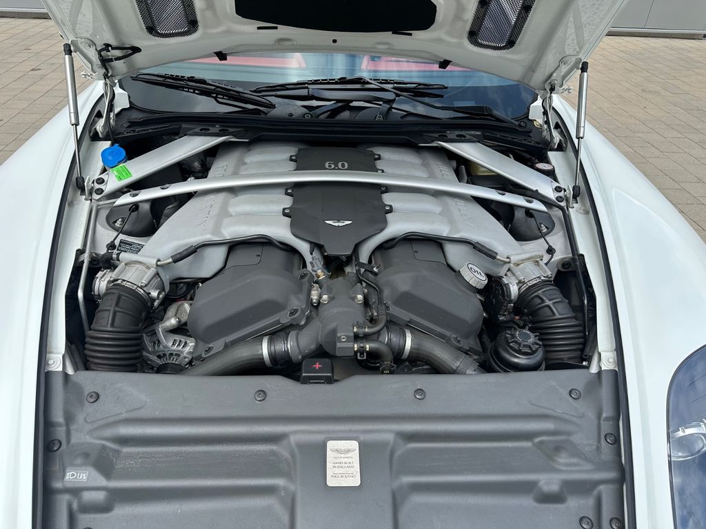 Aston Martin DB9 2011