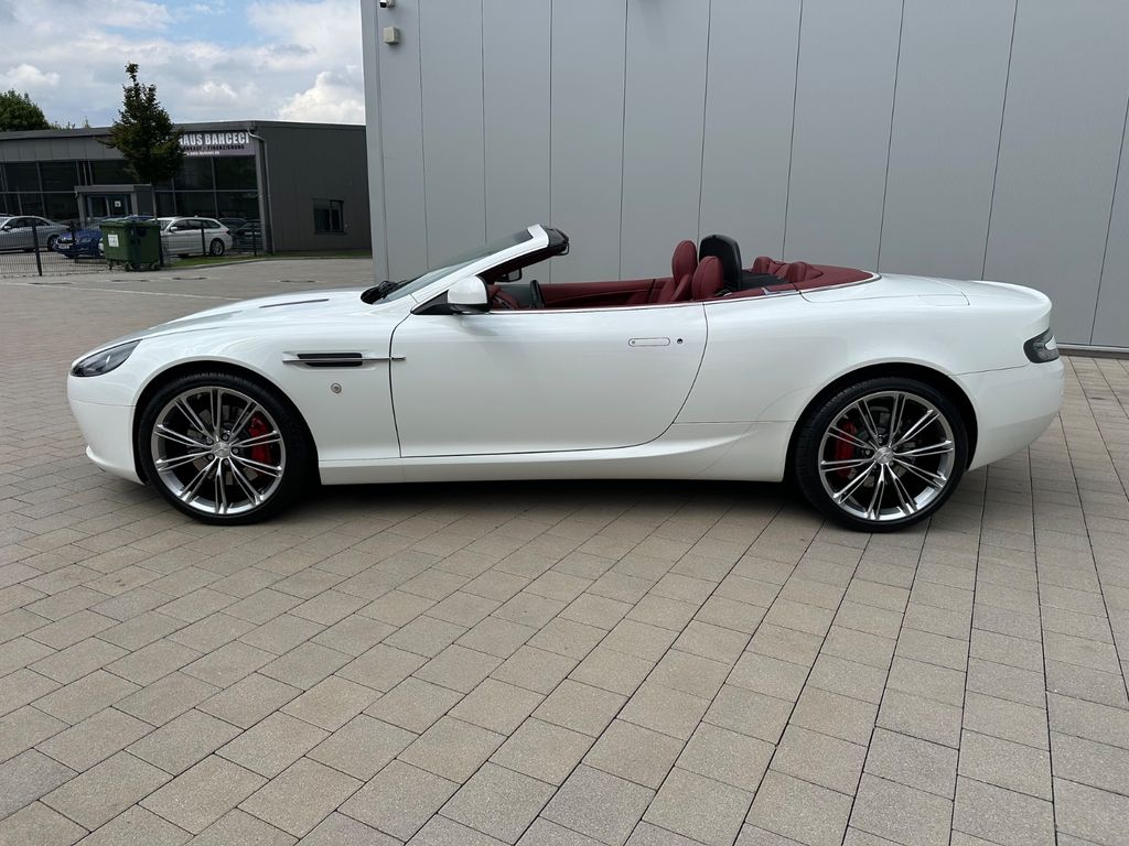 Aston Martin DB9 2011