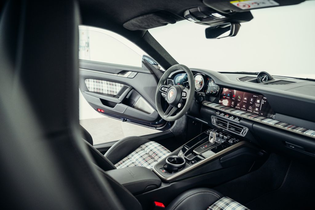 Porsche 992 2025