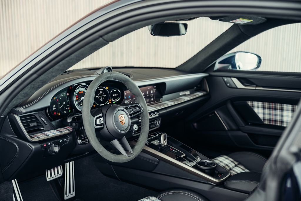 Porsche 992 2025