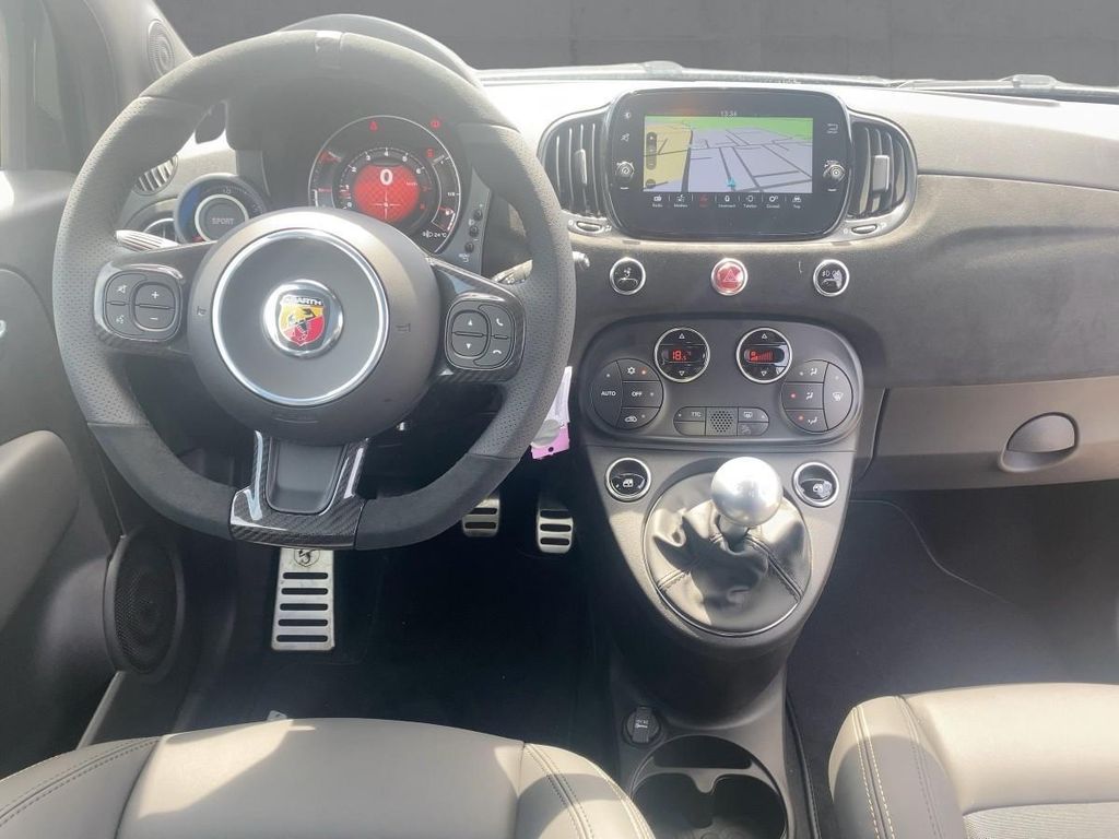 Abarth 695 2024