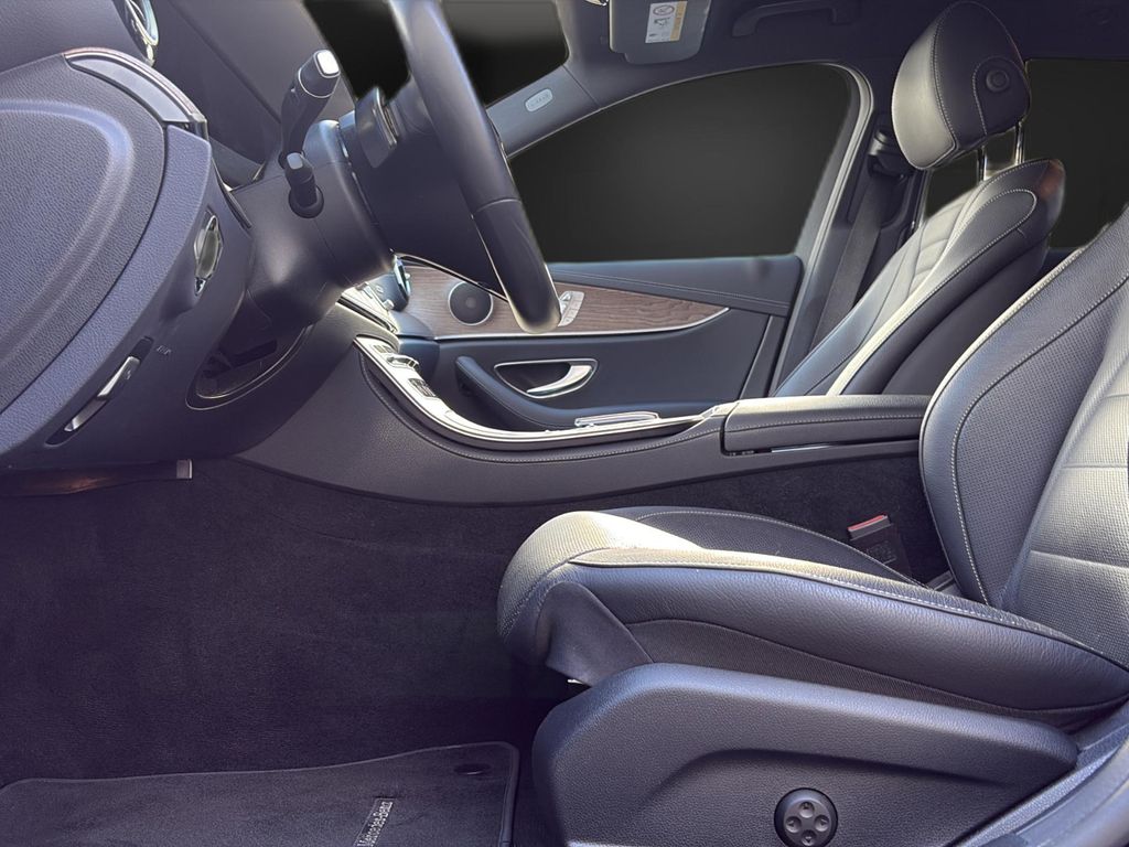 Mercedes-Benz E 300 2022