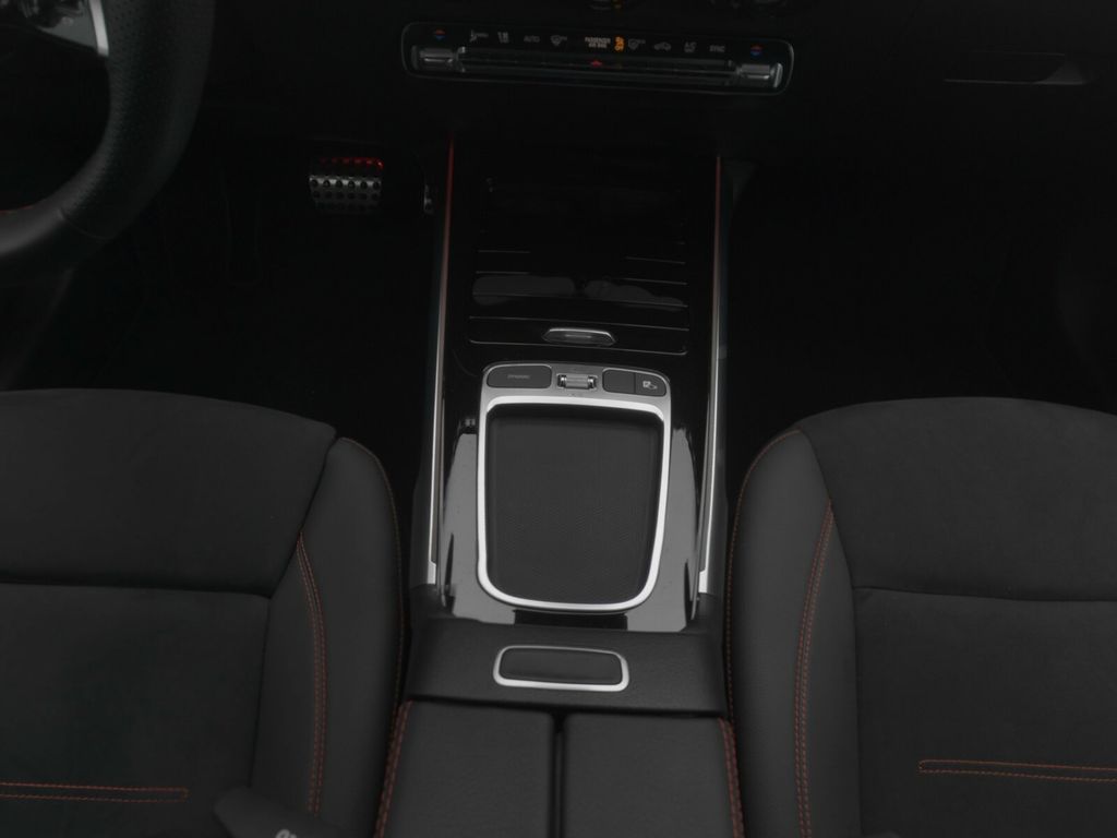 Mercedes-Benz GLB 200 2024