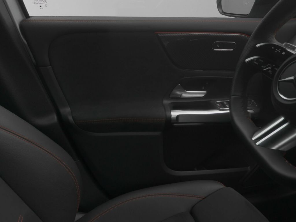 Mercedes-Benz GLB 200 2024