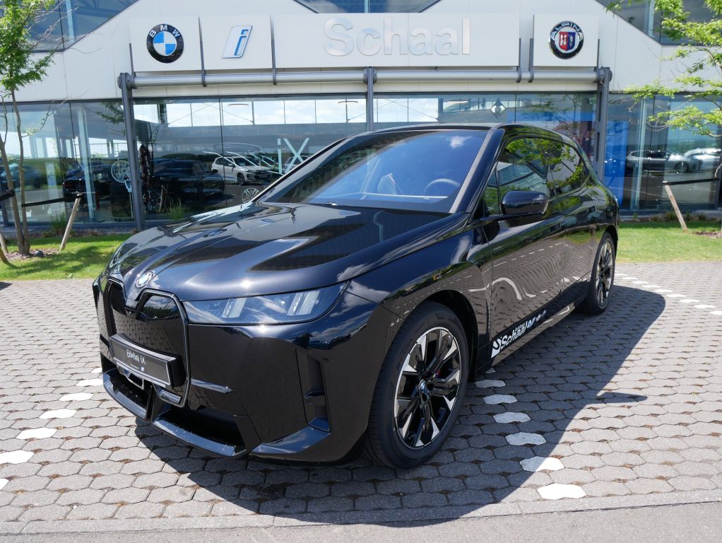 BMW iX 2025