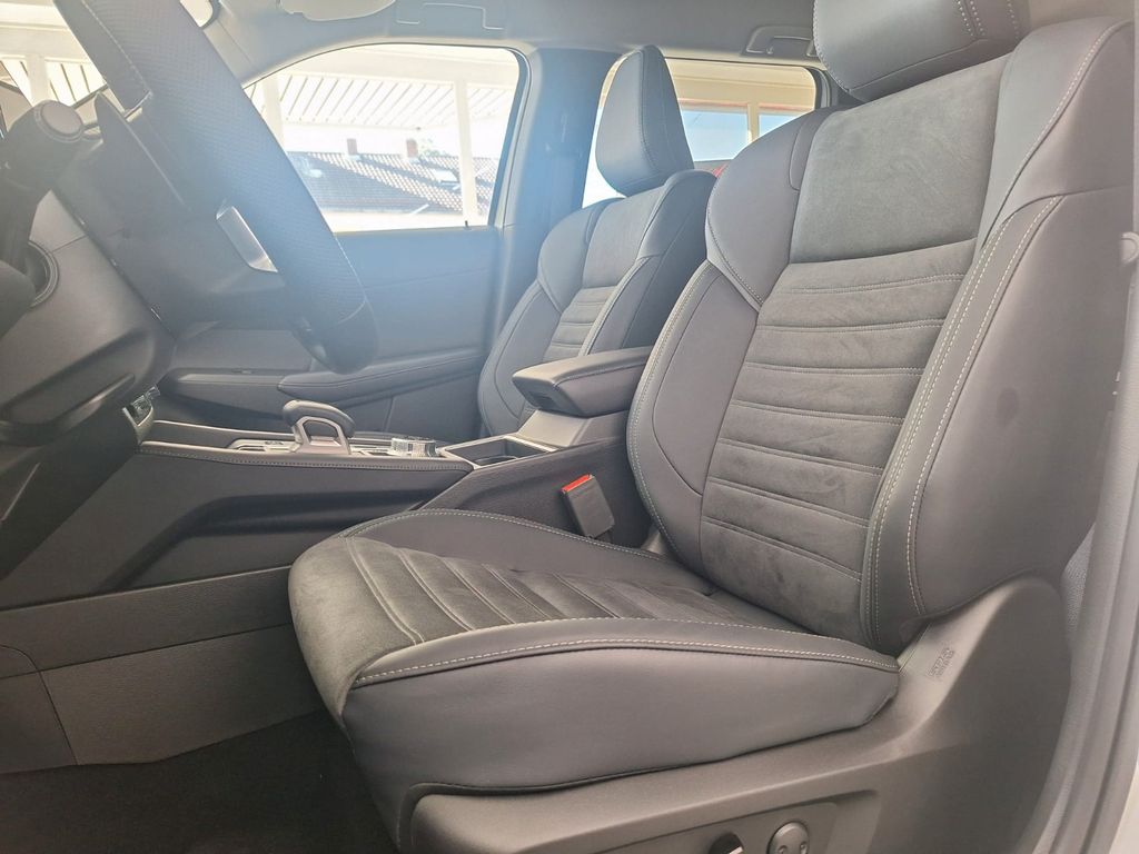 Mitsubishi Plug-in Hybrid Outlander 2025