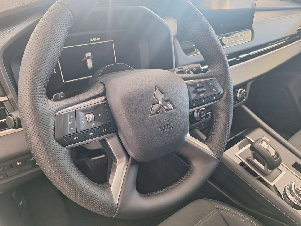 Mitsubishi Plug-in Hybrid Outlander 2025