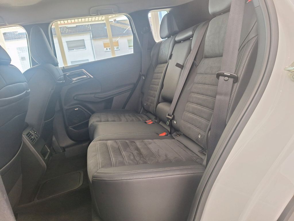 Mitsubishi Plug-in Hybrid Outlander 2025