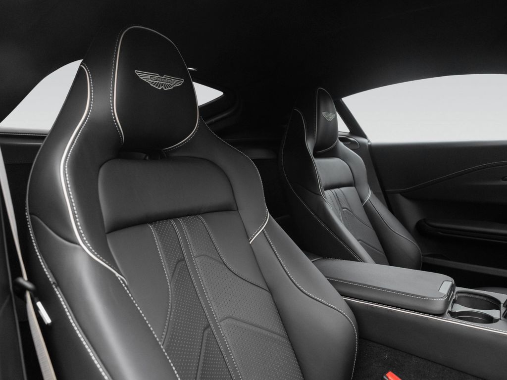 Aston Martin V8 Vantage 2025