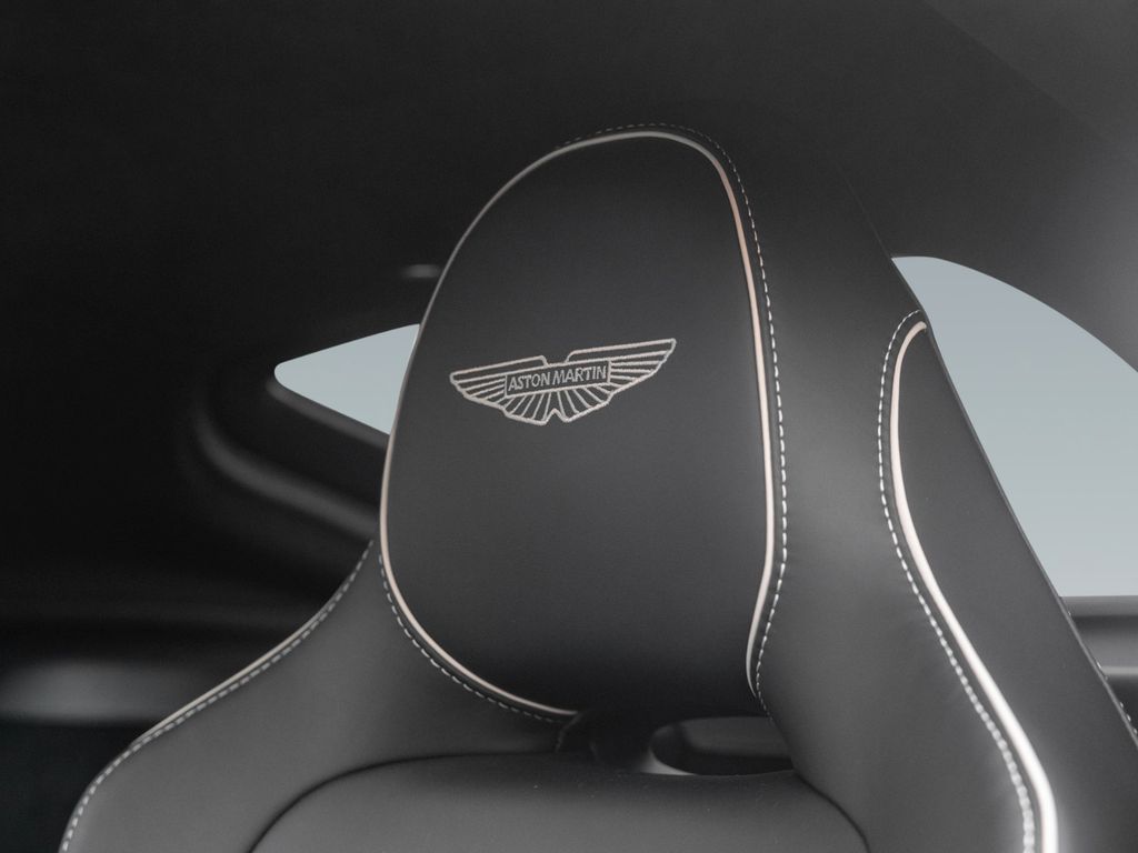 Aston Martin V8 Vantage 2025