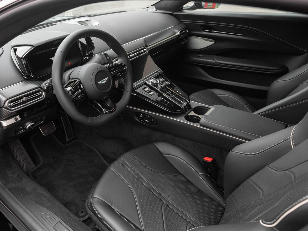 Aston Martin V8 Vantage 2025