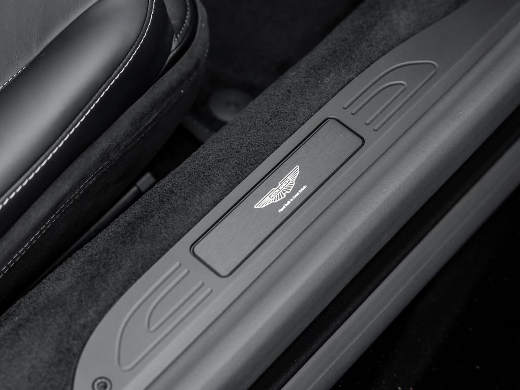 Aston Martin V8 Vantage 2025