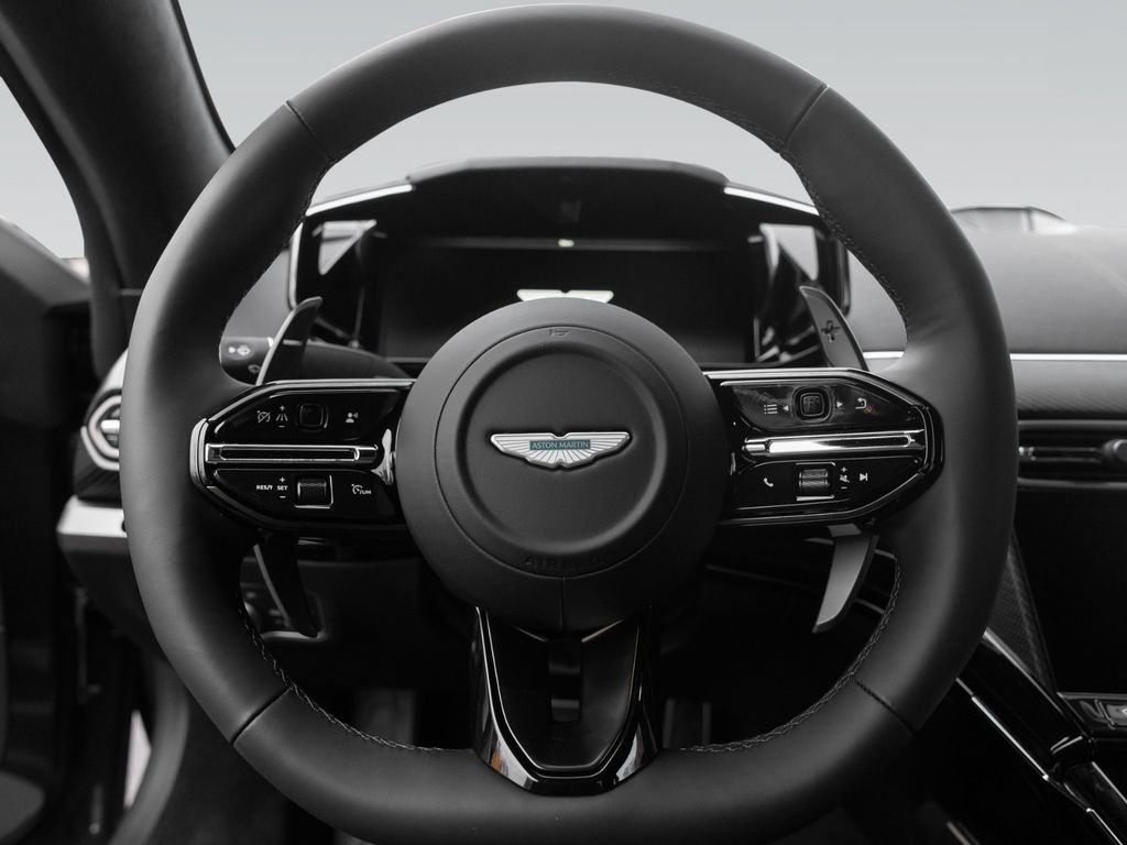 Aston Martin V8 Vantage 2025