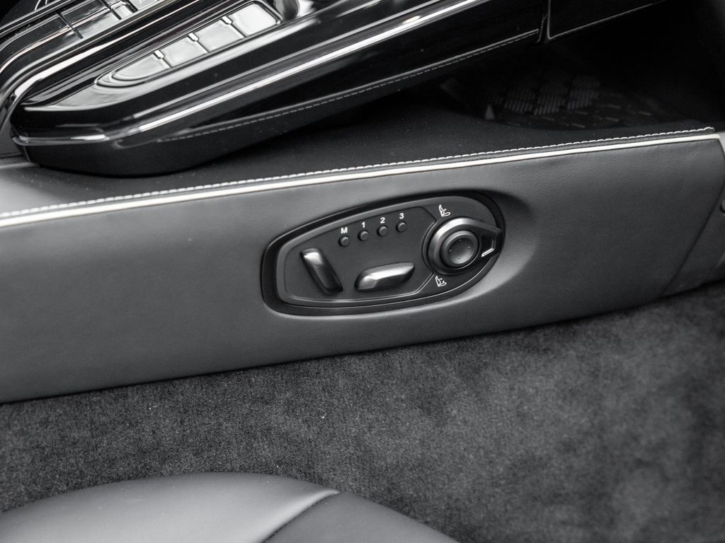 Aston Martin V8 Vantage 2025