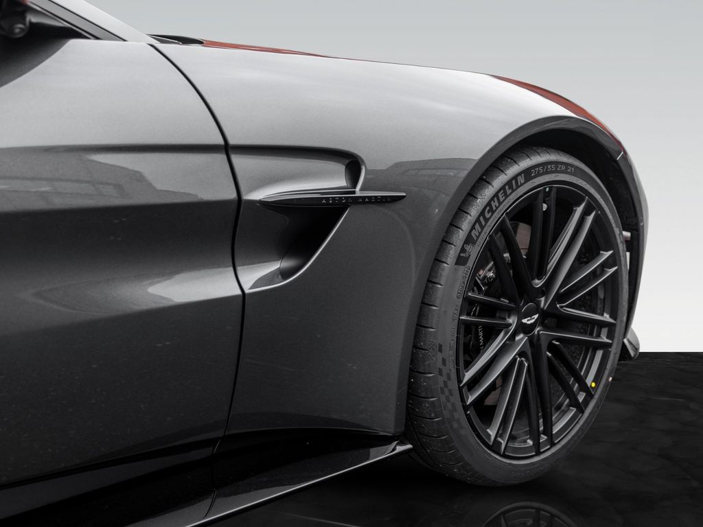 Aston Martin V8 Vantage 2025