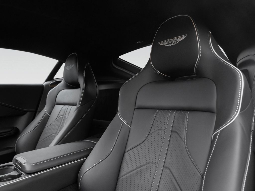 Aston Martin V8 Vantage 2025