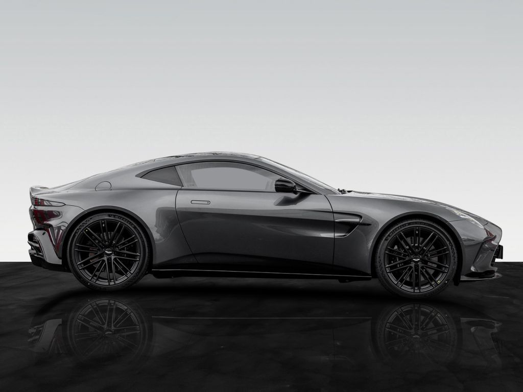 Aston Martin V8 Vantage 2025