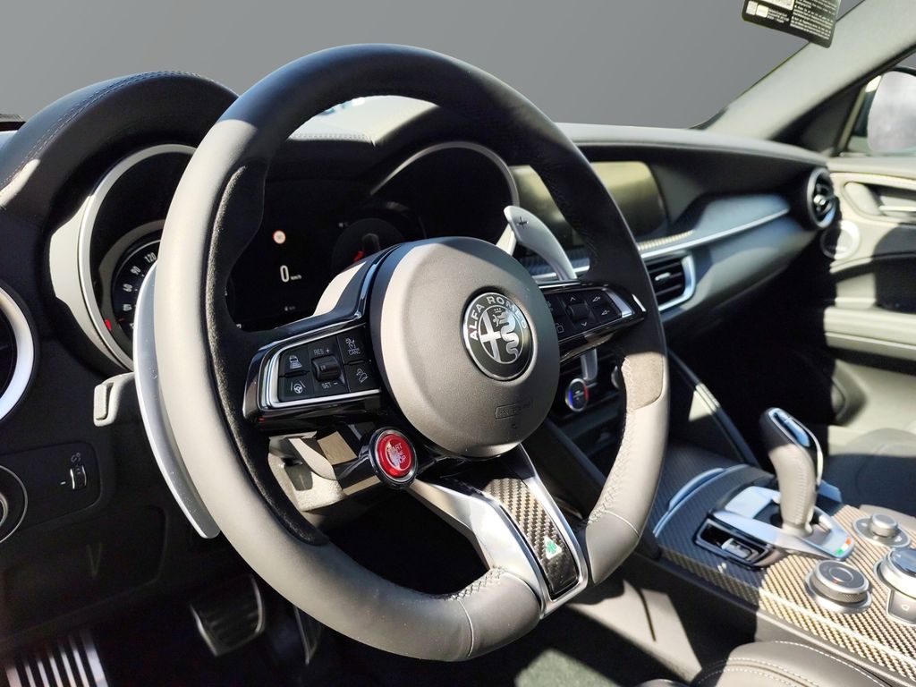 Alfa Romeo Stelvio 2025