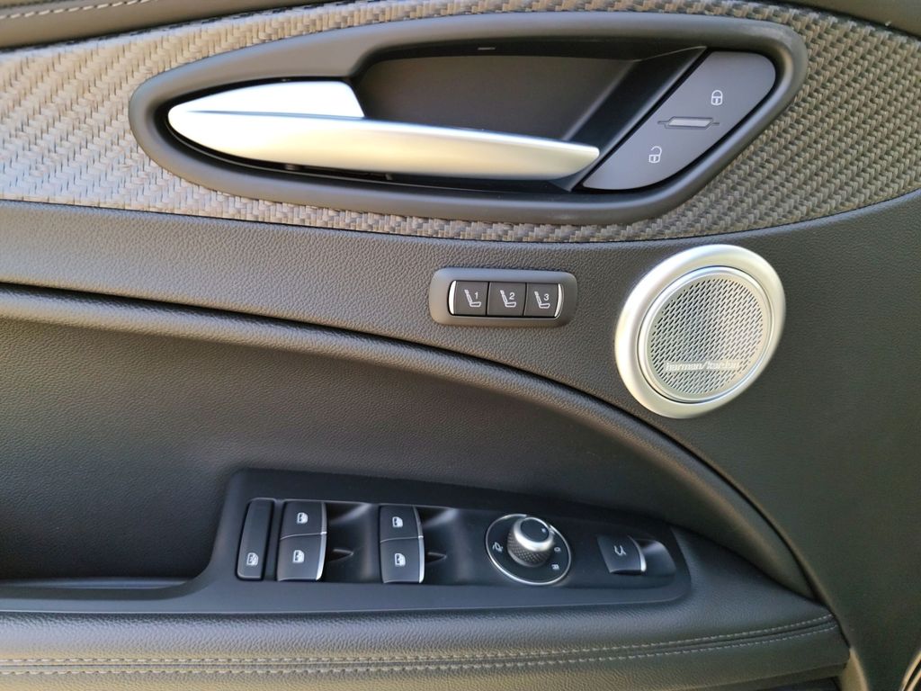 Alfa Romeo Stelvio 2025