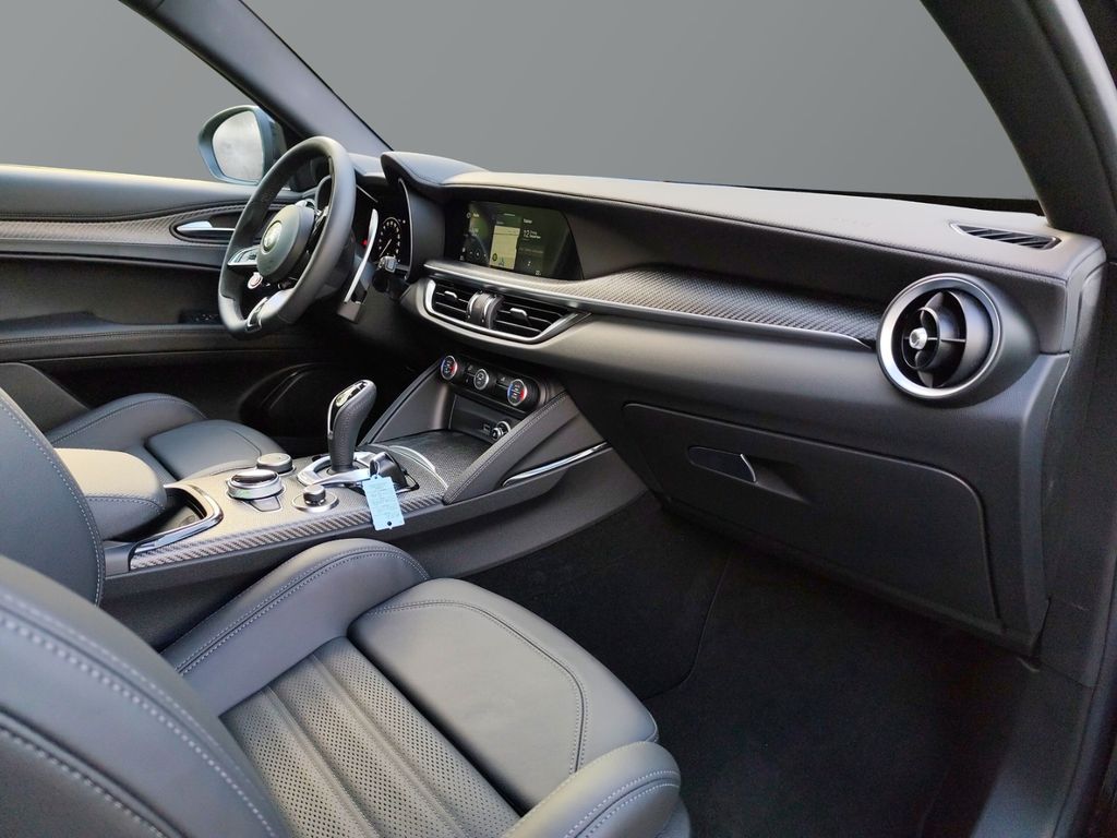 Alfa Romeo Stelvio 2025