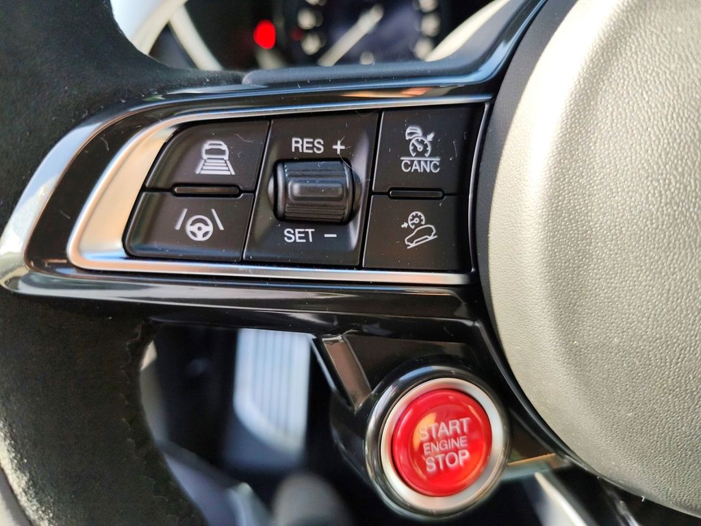 Alfa Romeo Stelvio 2025