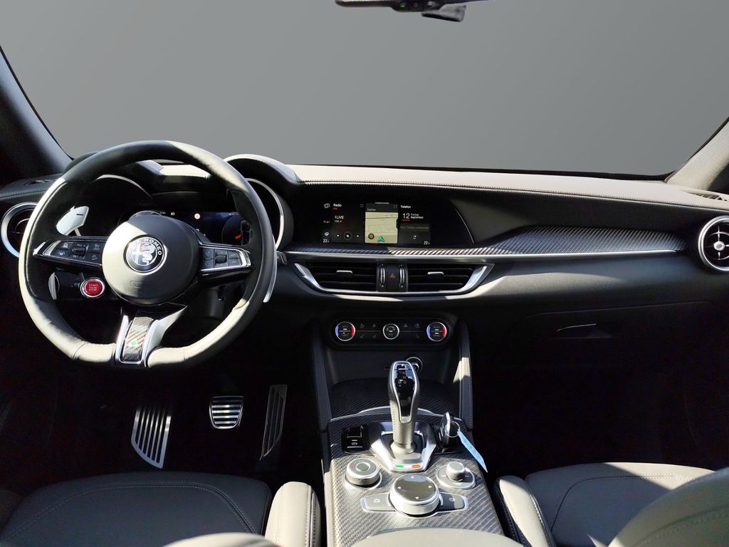 Alfa Romeo Stelvio 2025