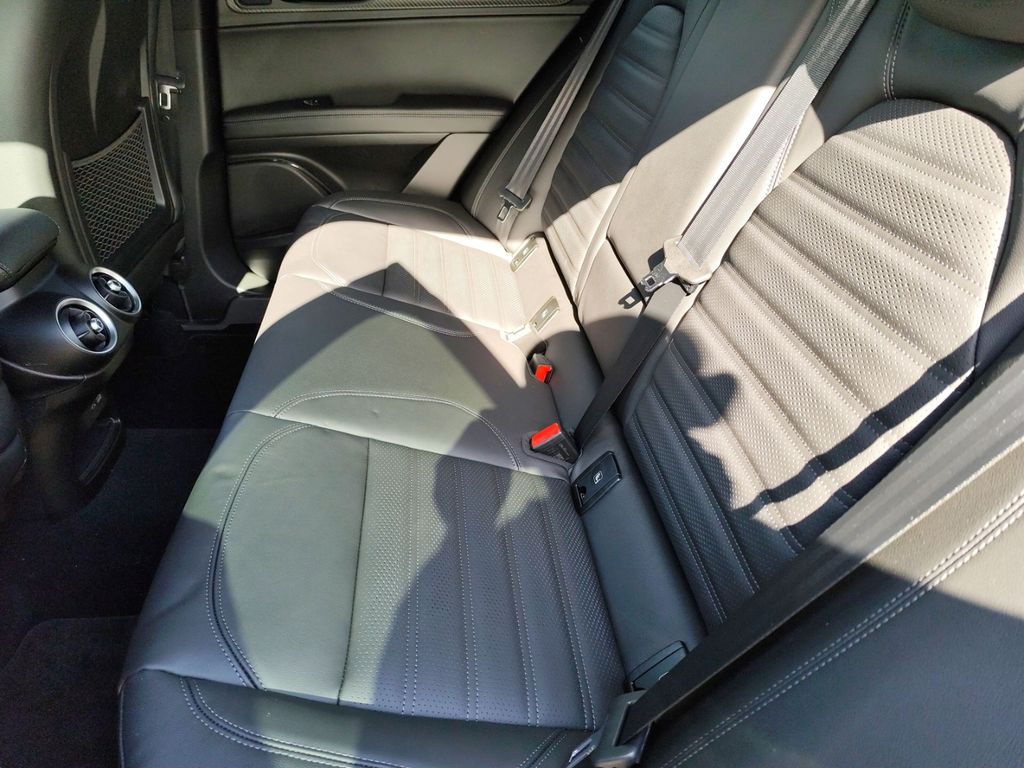 Alfa Romeo Stelvio 2025