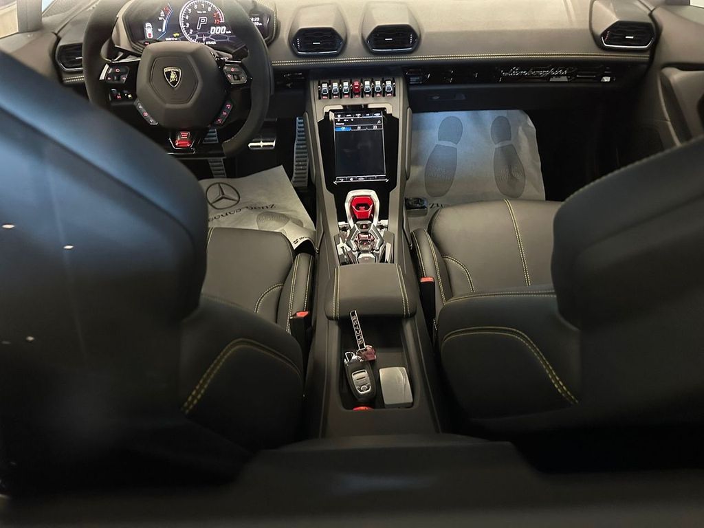 Lamborghini Huracán 2021