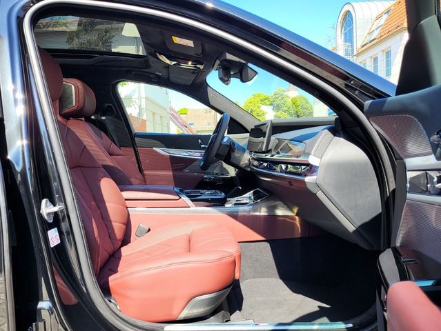 BMW i7 2023