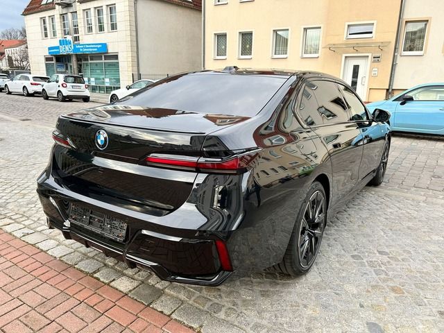 BMW i7 2023