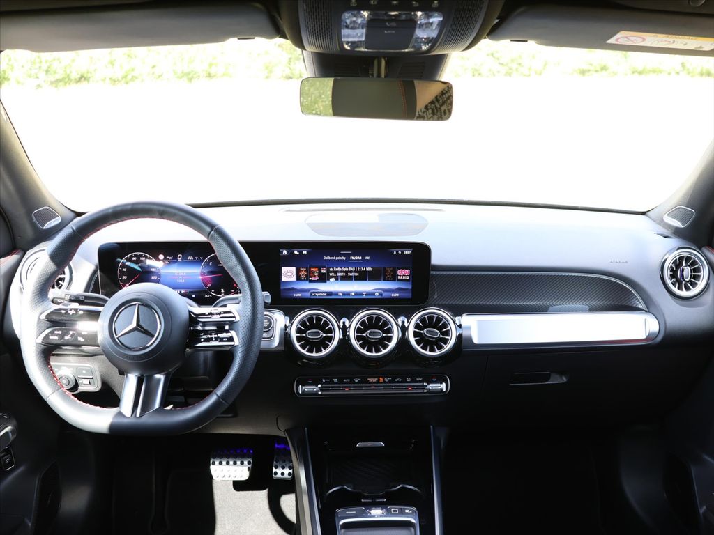 Mercedes-Benz GLB 200 2025