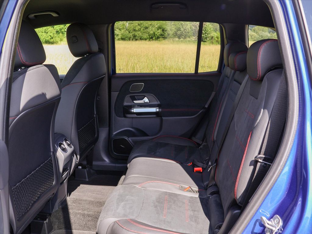 Mercedes-Benz GLB 200 2025