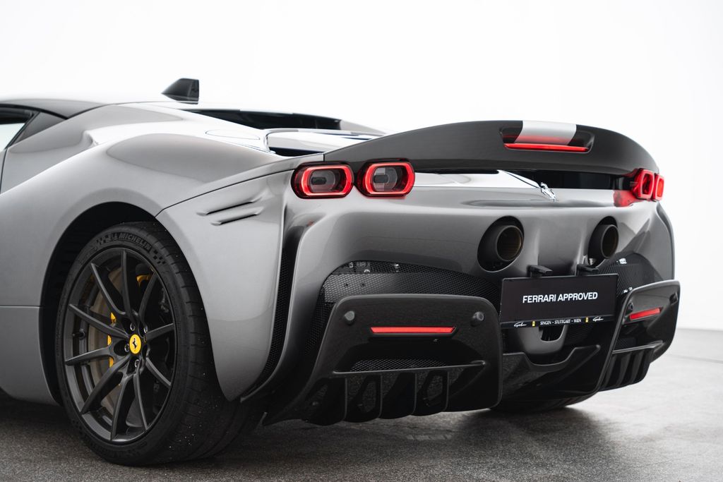 Ferrari SF90 2025
