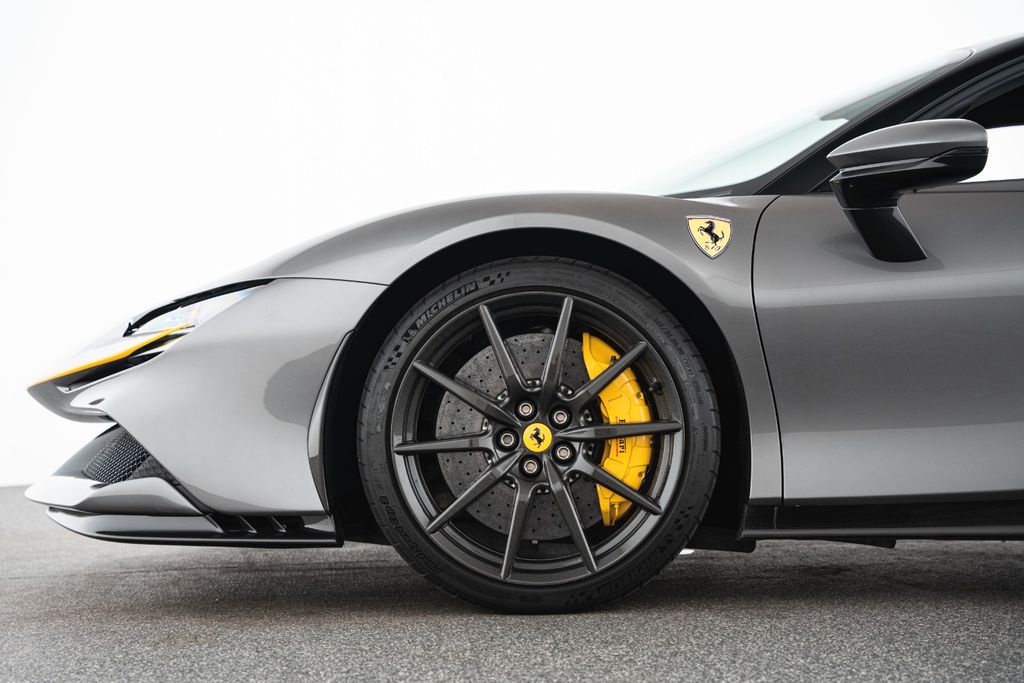 Ferrari SF90 2025