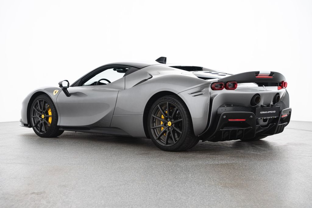 Ferrari SF90 2025