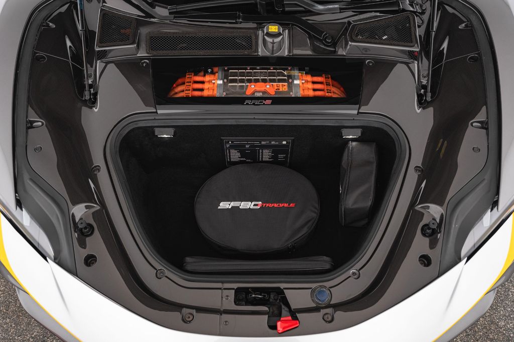 Ferrari SF90 2025