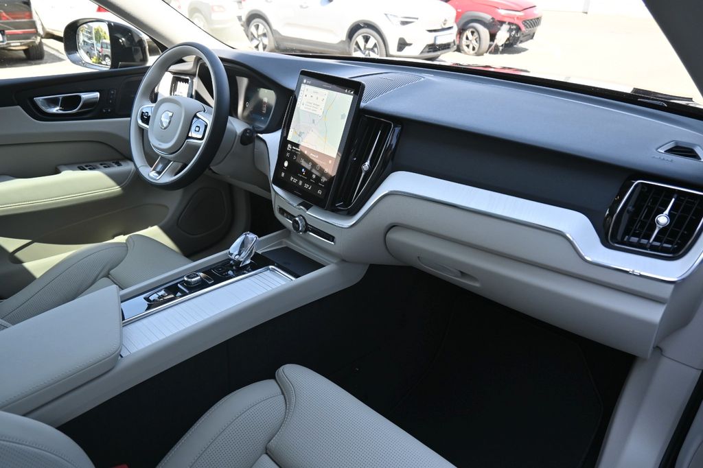 Volvo XC60 2025