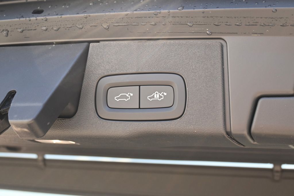 Volvo XC60 2025
