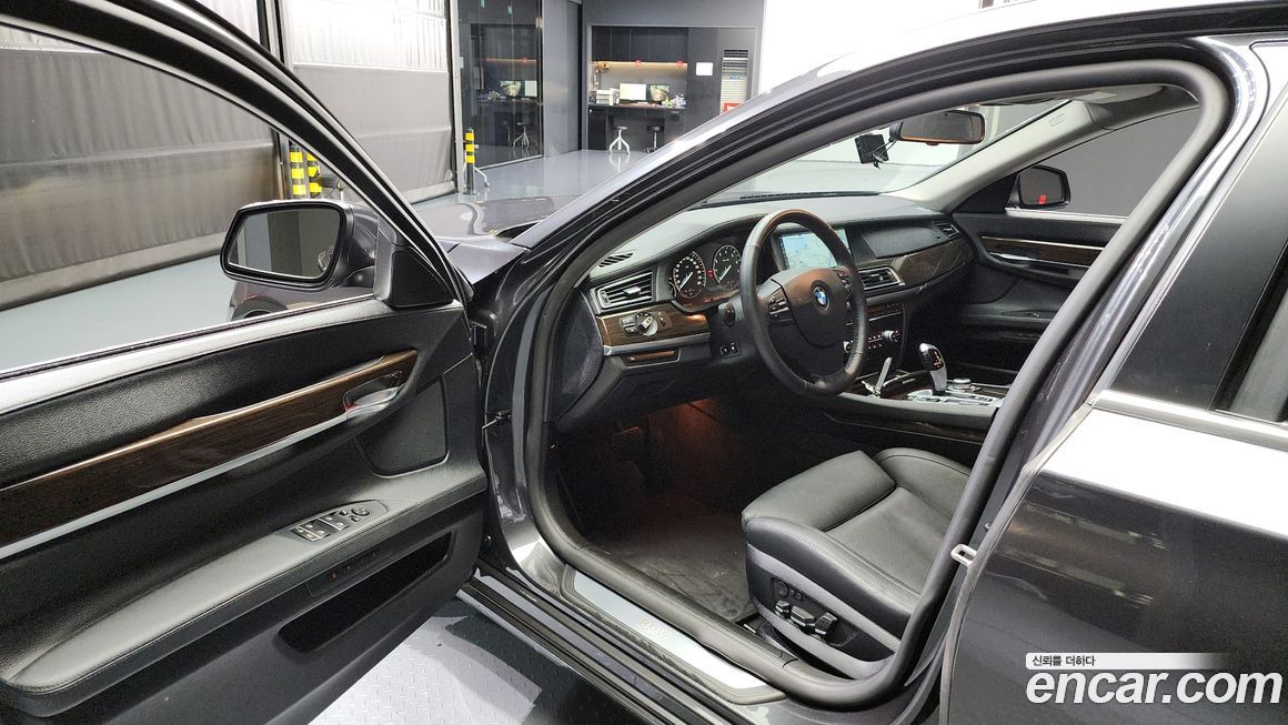 BMW 7-Series 2011
