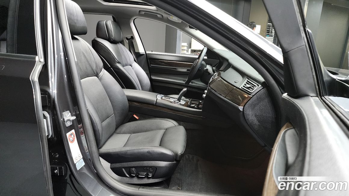 BMW 7-Series 2011