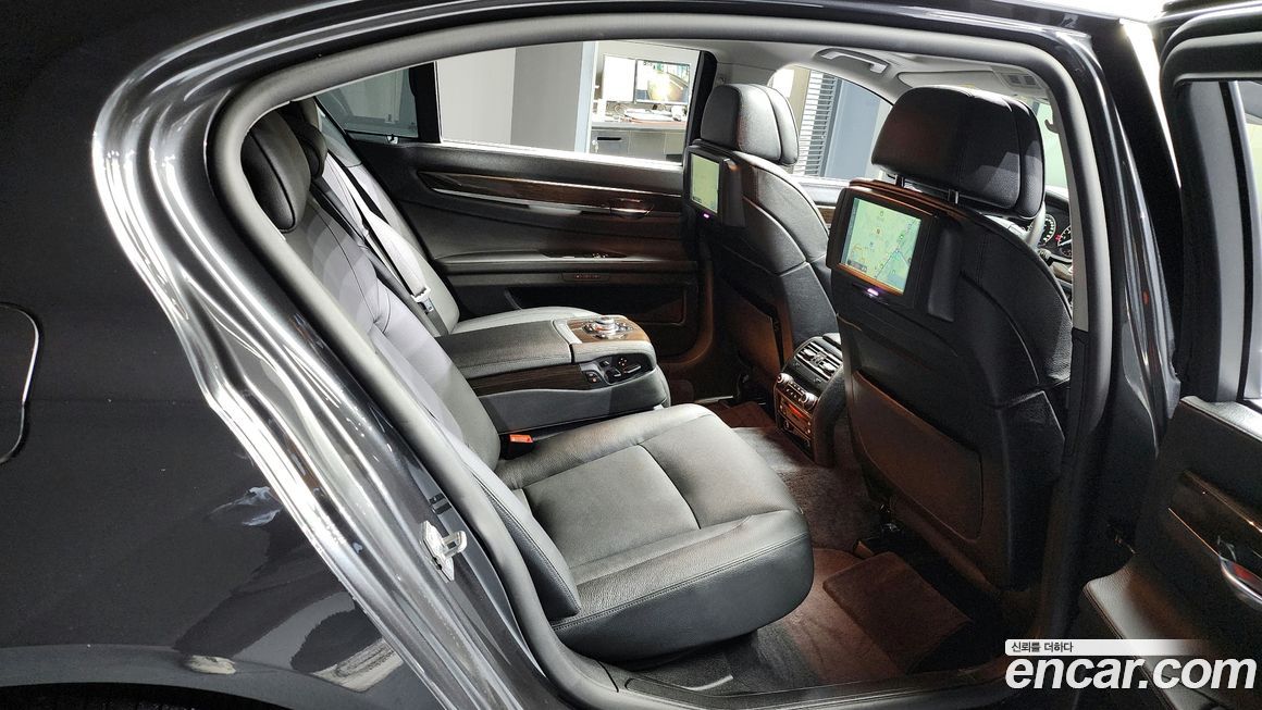 BMW 7-Series 2011