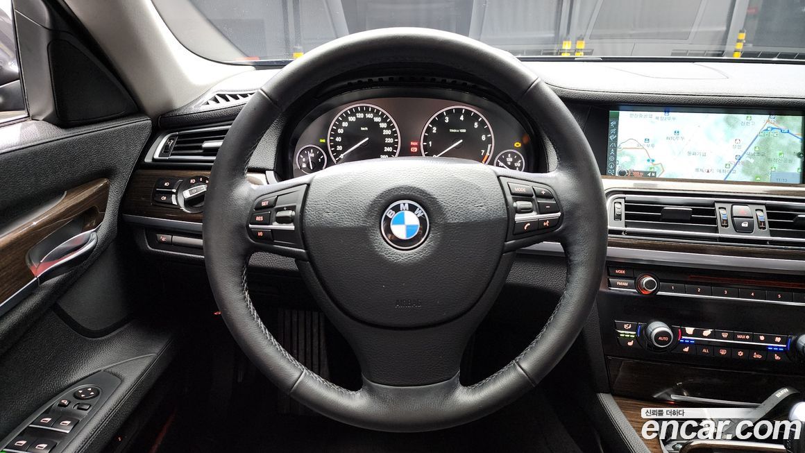 BMW 7-Series 2011
