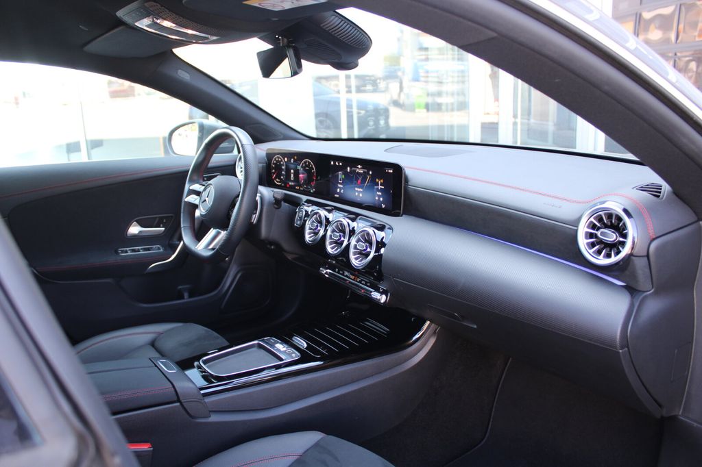 Mercedes-Benz CLA 200 2024