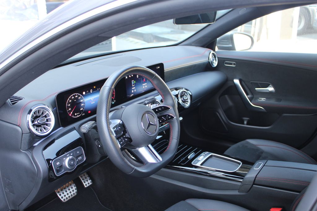 Mercedes-Benz CLA 200 2024