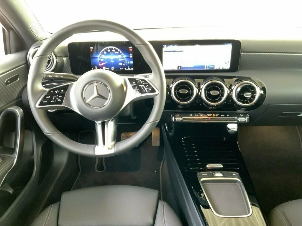 Mercedes-Benz A 200 2025