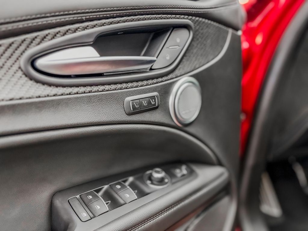 Alfa Romeo Stelvio 2025