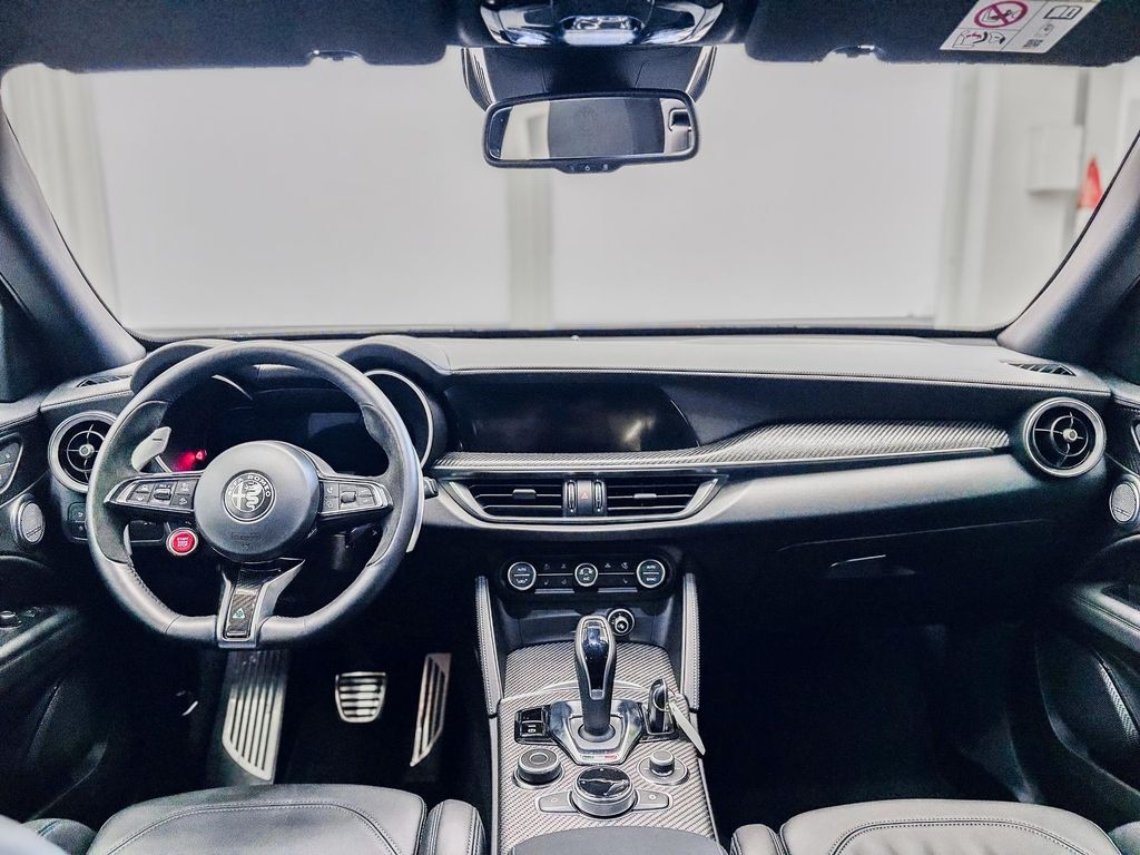 Alfa Romeo Stelvio 2025