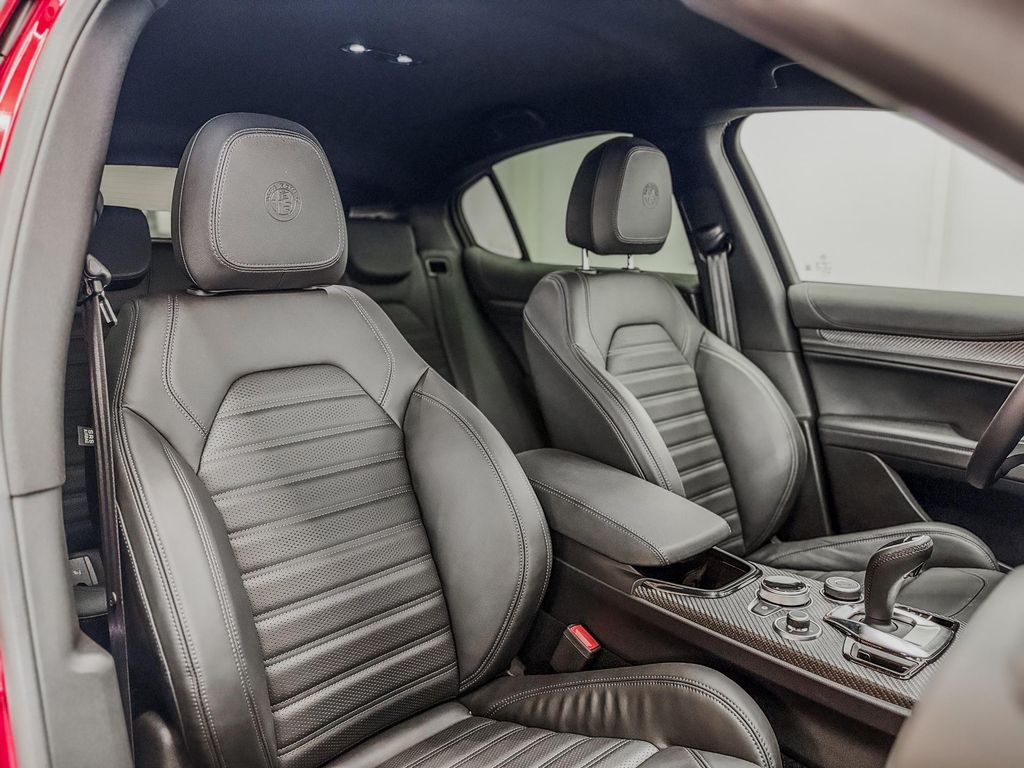 Alfa Romeo Stelvio 2025